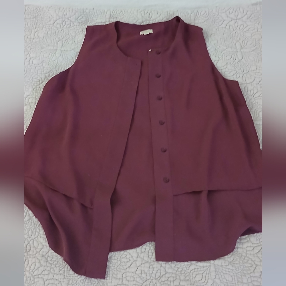 Women's Sleeveless Button-Up Top - Burgundy